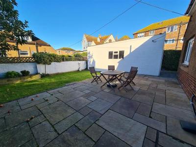 P2002 rear garden 2 - 800, 600